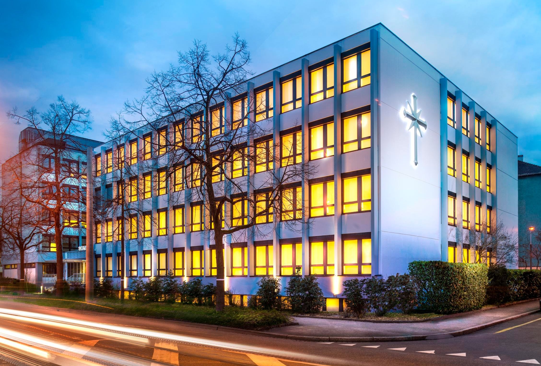 Scientology Kirche mit Kreuz